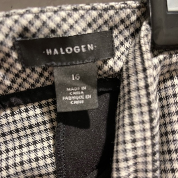 Pleated trouser - Picture 3 of 3